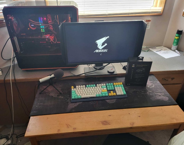 Workstation: PC, Monitor, Mouse, Keyboard, Desk, Mic, Chair