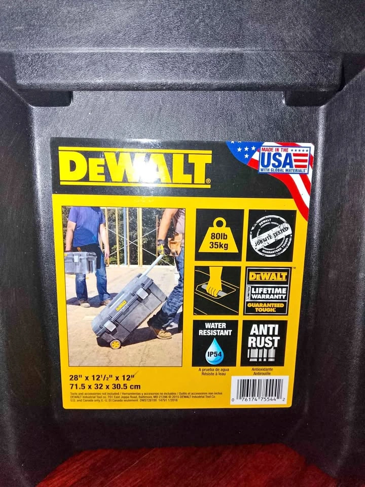 DEWALT 28-inch Rolling Toolbox