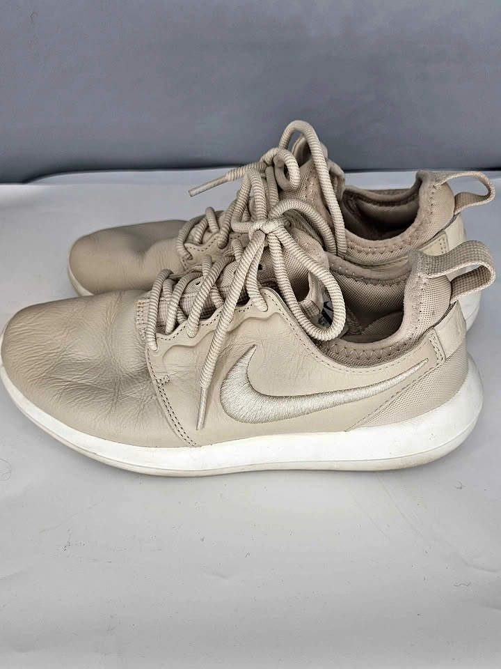 Nike Roshe Two Premium Leather Sneakers