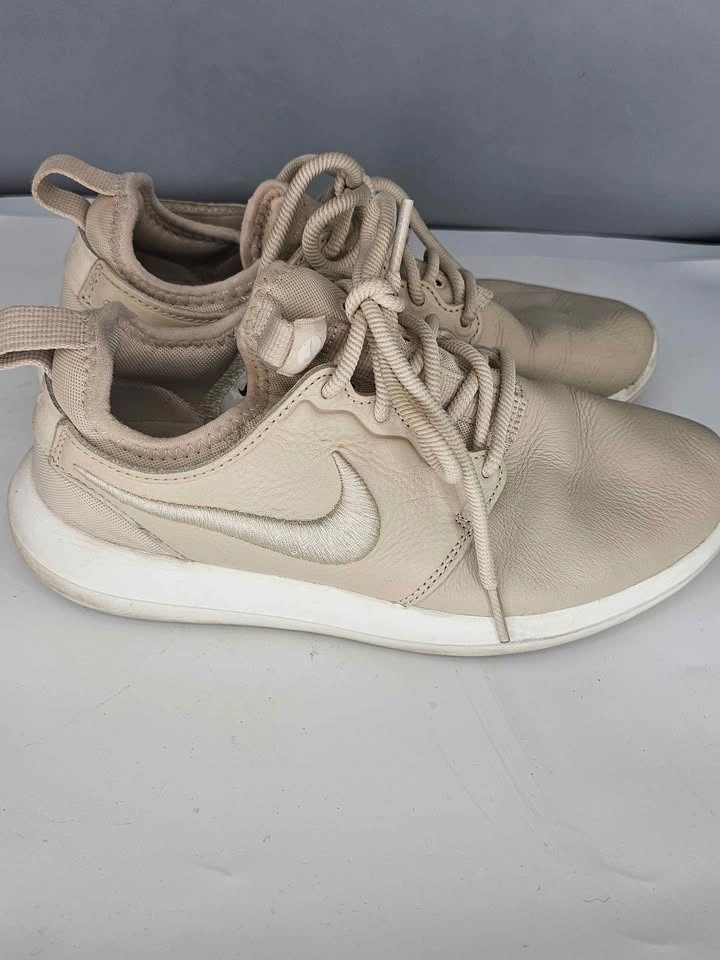 Nike Roshe Two Premium Leather Sneakers - photo 3