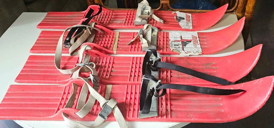 Vintage 70s Mini Ski Red Kids Skis - 2 Pairs - photo 2