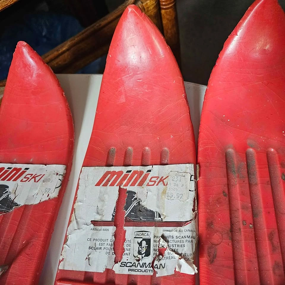 Vintage 70s Mini Ski Red Kids Skis - 2 Pairs - photo 3