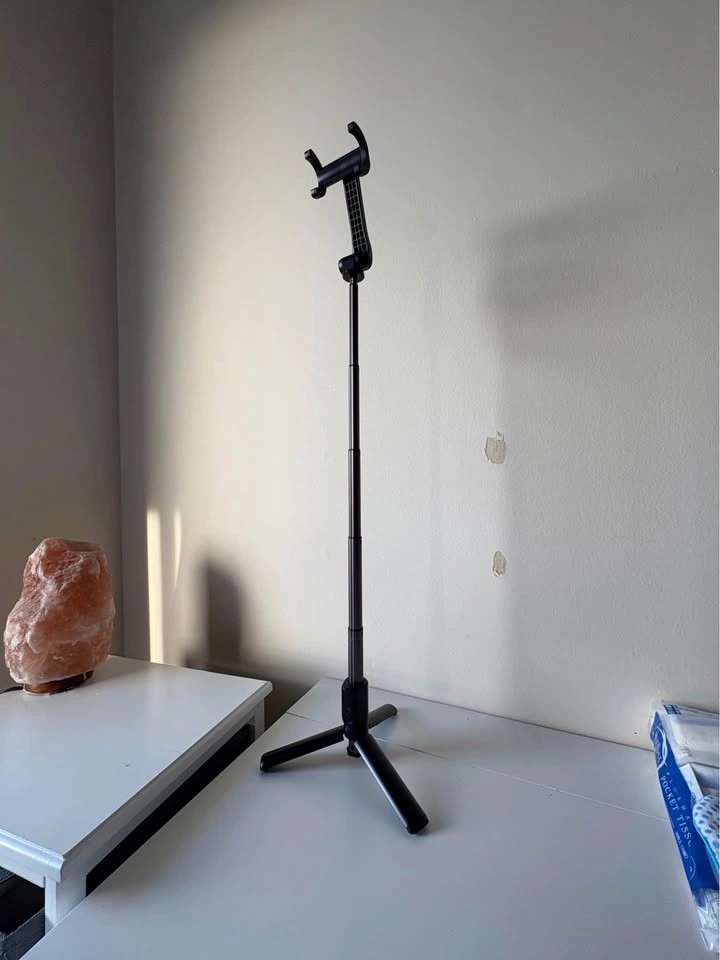 Selfie Stick Tripod Adjustable & Compact - photo 2