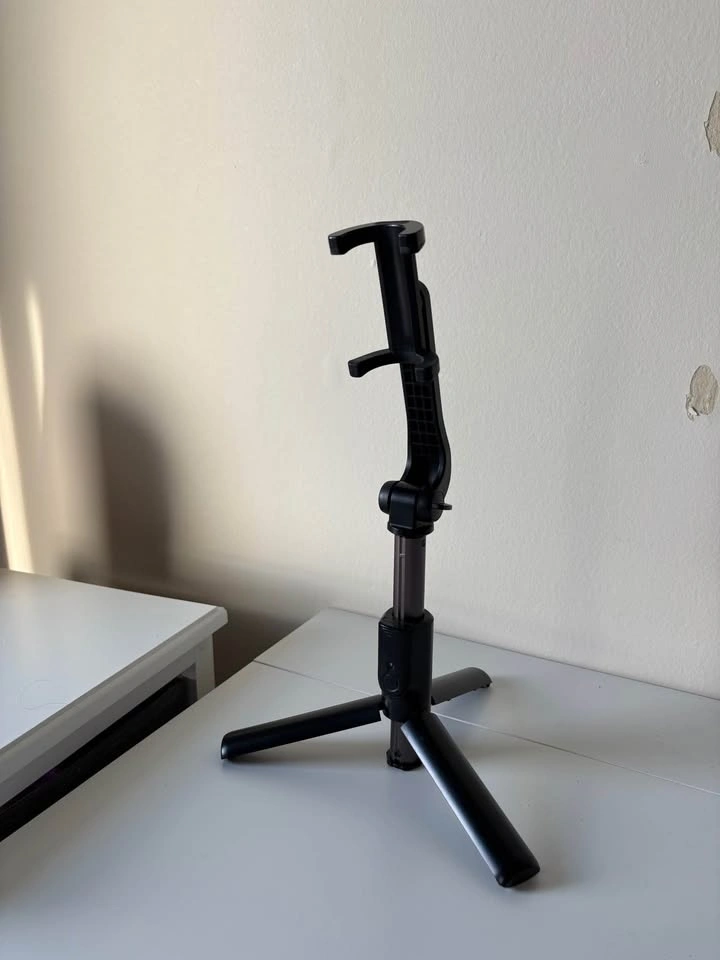 Selfie Stick Tripod Adjustable & Compact - photo 3