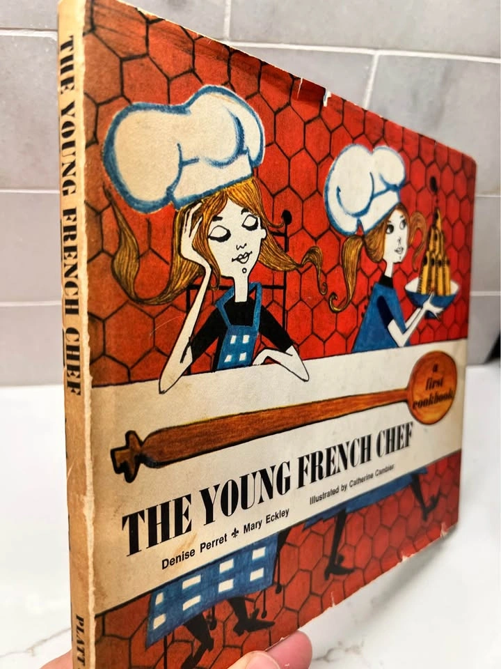 Vintage 1969 The Young French Chef Cookbook - photo 2