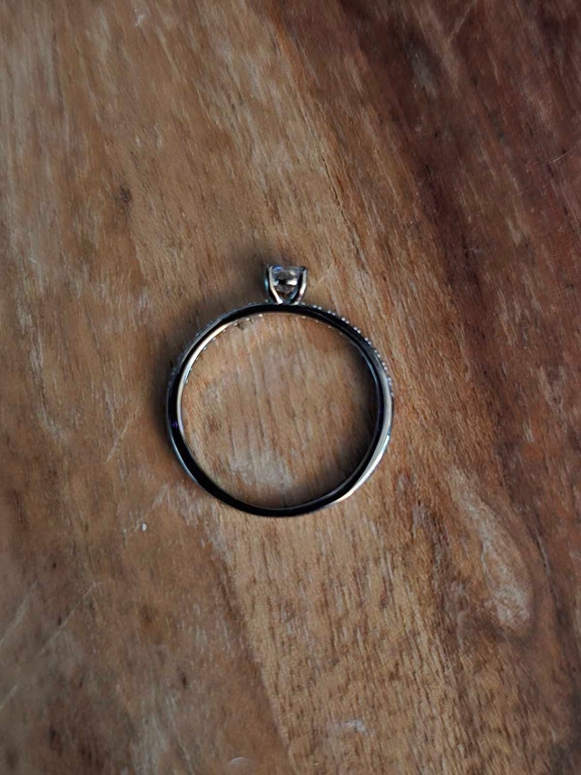 Beautiful Diamond Ring - photo 2