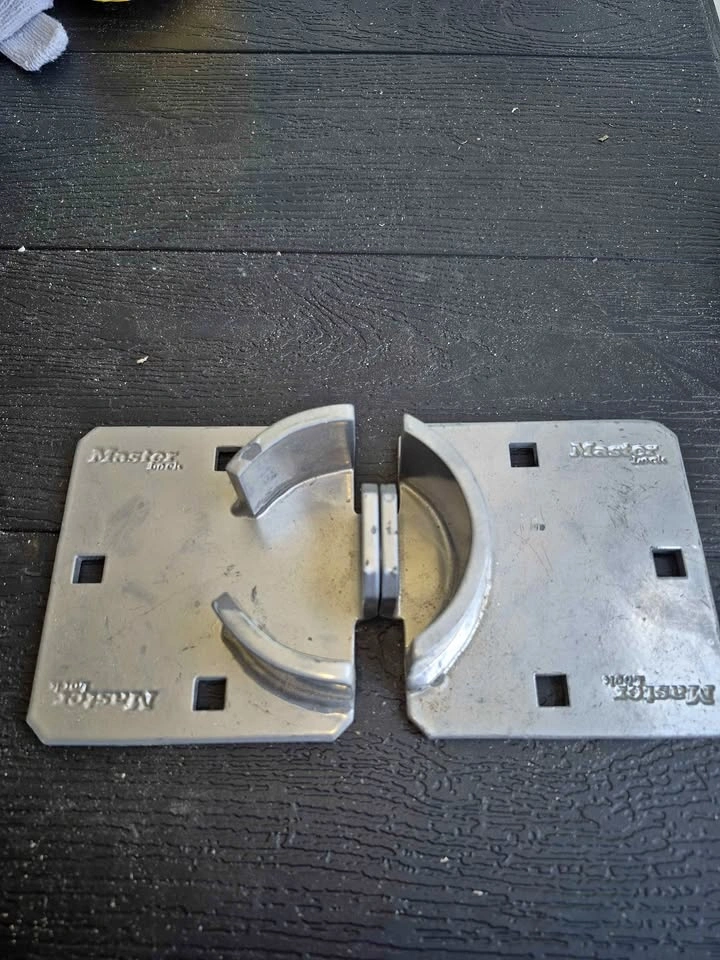 Master Lock Hidden Shackle Padlock Hasp