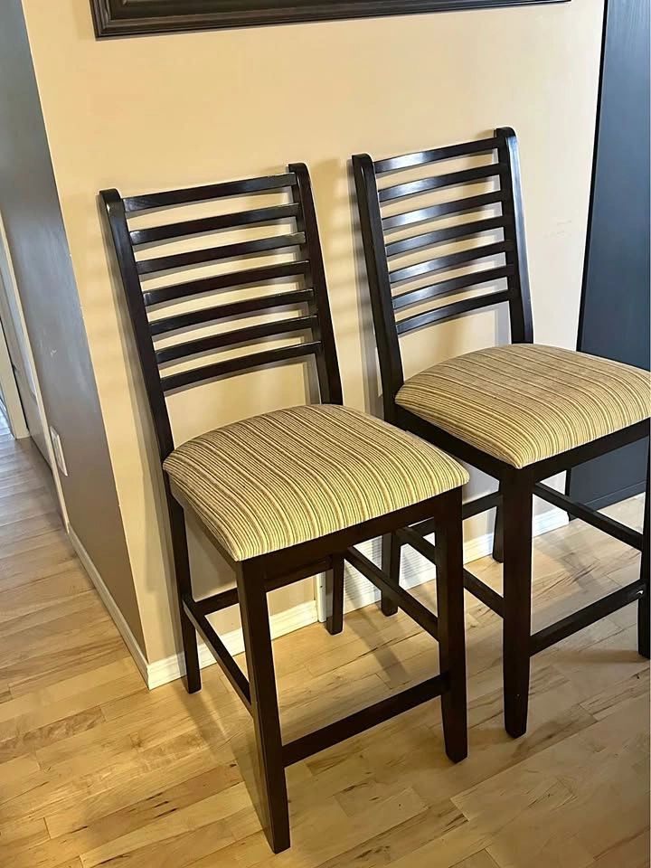 2 x Bar chairs