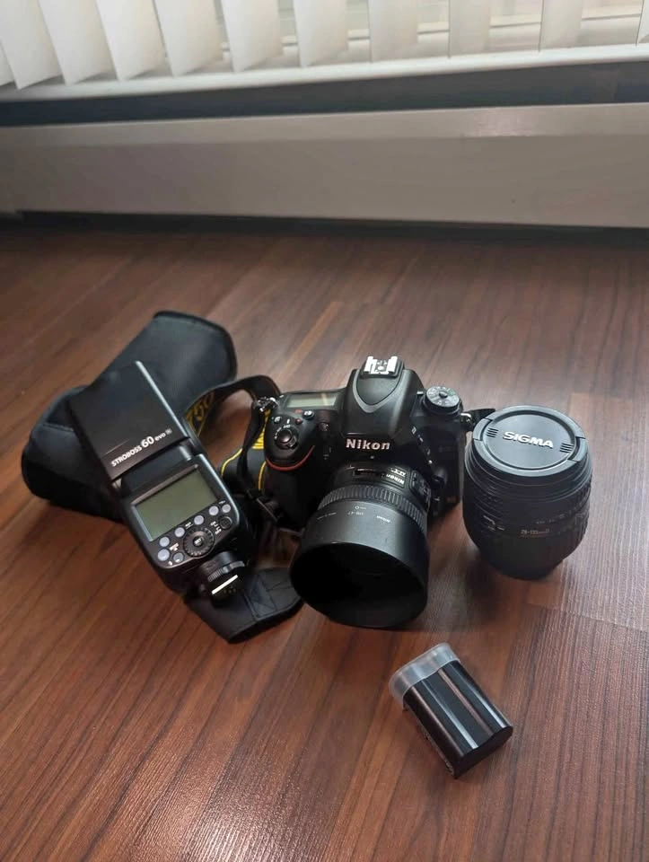 Nikon D750 + 2 lenses + flash + 1 additional battery