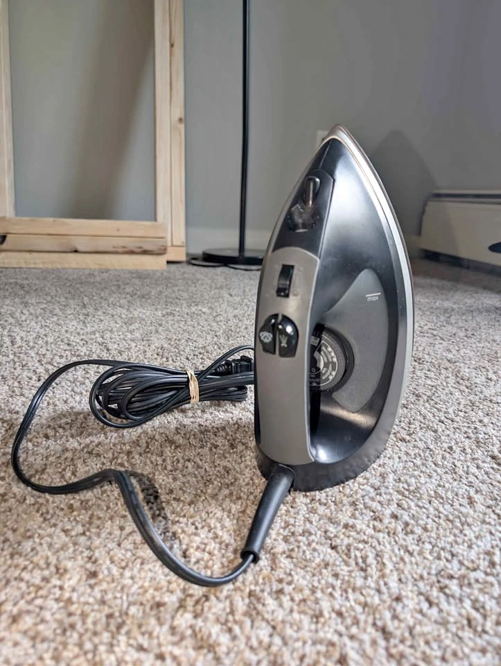 Clothes iron