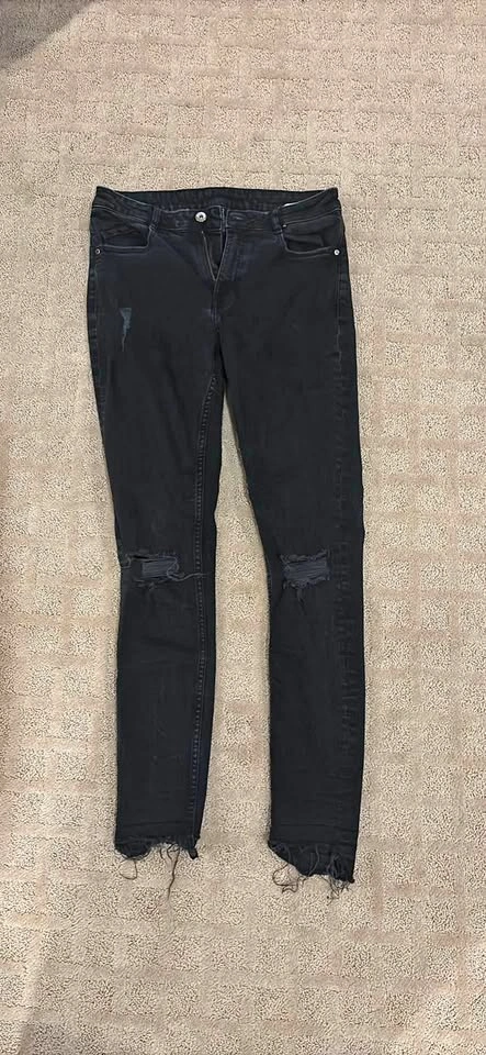H&M Divided Distressed Skinny Jeans Size 10