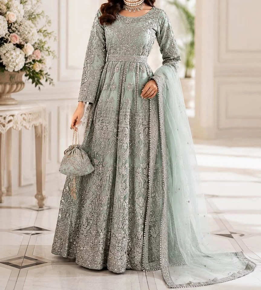 Luxury Wedding Dress/Party Wear Medium Size