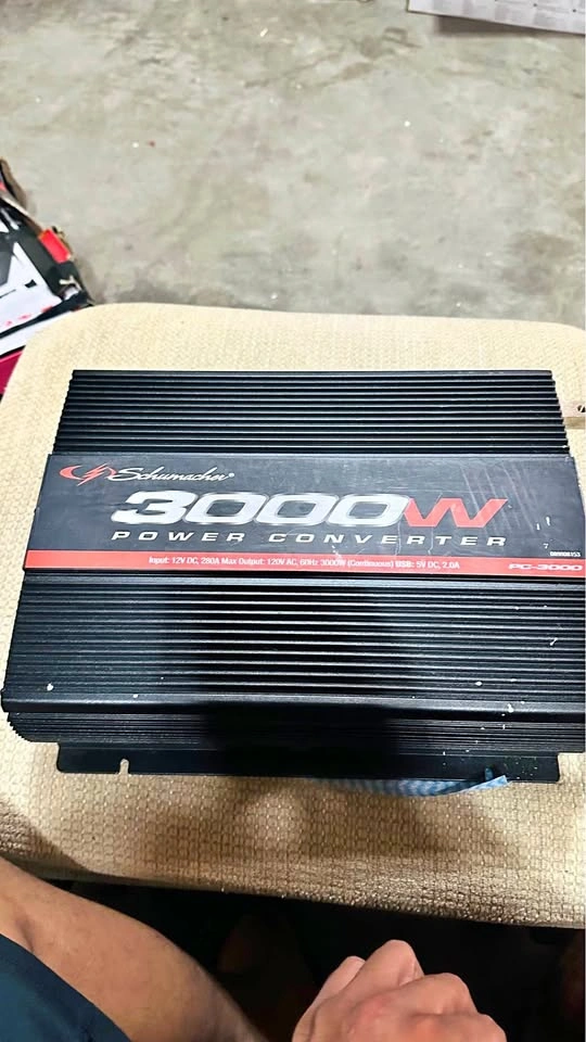 Schumacher PC-3000 Power Inverter (DC to AC)