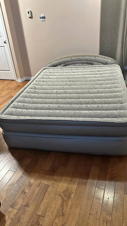 Coleman Aerobed Queen Size Air Mattress with Built-in Pump