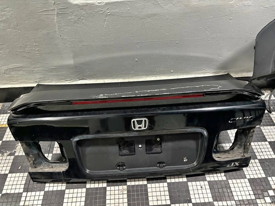 96/00 Civic DX trunk lid with OEM wing