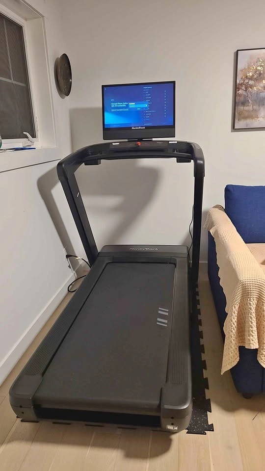 NordicTrack C 2450 Treadmill