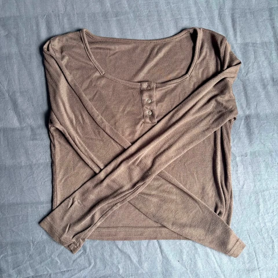 long sleeve cropped shirt