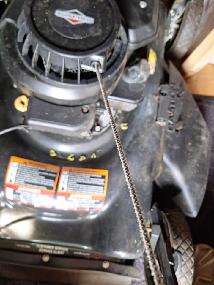 Briggs & Strattton gas lawn mower - photo 4