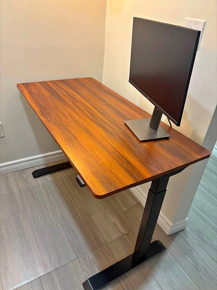 Structube adjustable work desk