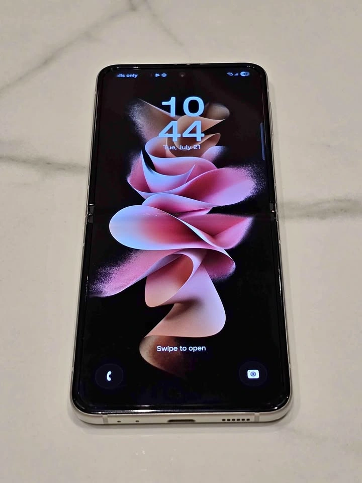 Samsung Z Flip 3 - 128GB - White | Unlocked | Excellent Conditio