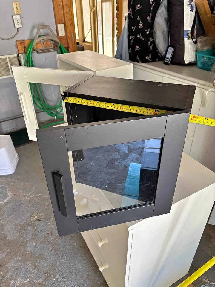 4 IKEA EKET Wall-Mounted Cabinets with Glass Doors