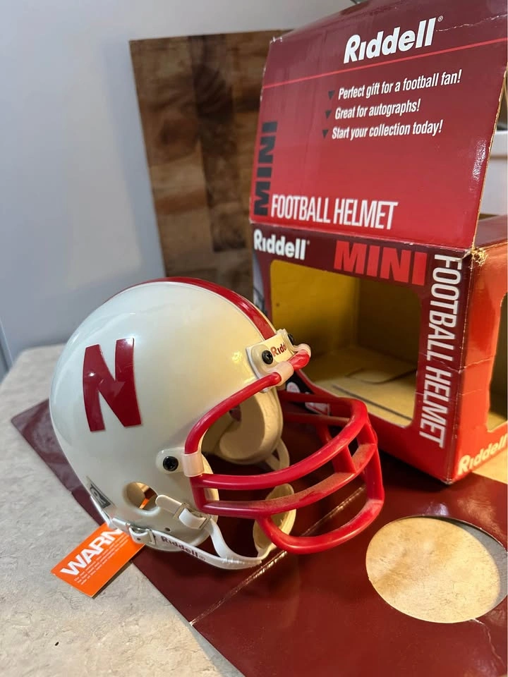 Riddell Nebraska Cornhuskers Mini Football Helmet - photo 2
