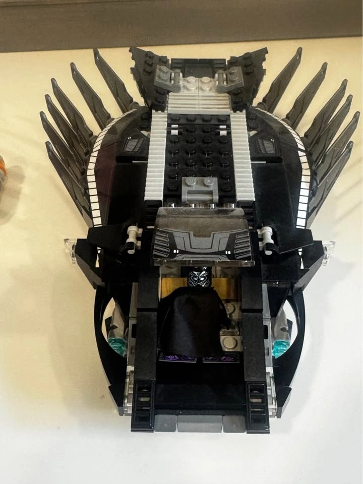 Lego Black Panther Royal Talon Fighter 76100 w/ Minifig - photo 2