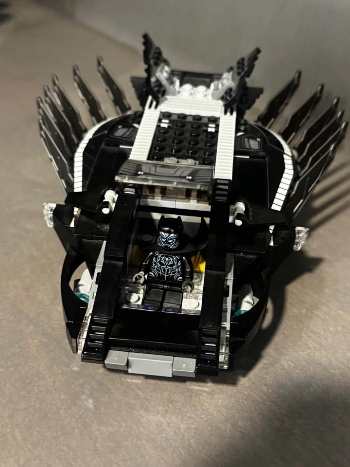 Lego Black Panther Royal Talon Fighter 76100 w/ Minifig - photo 3