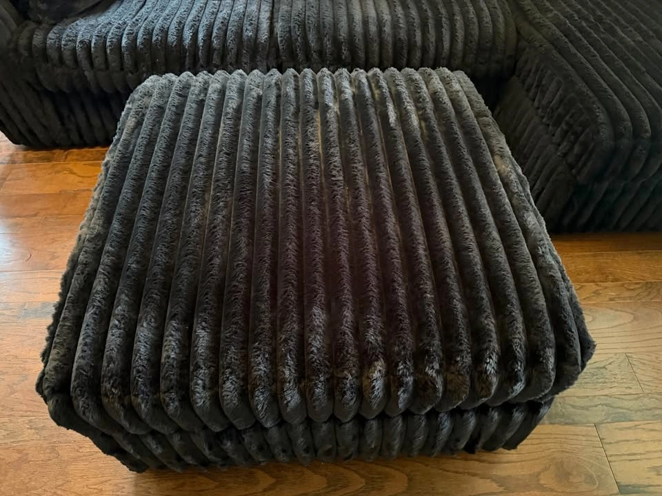 Ashley sectional and oversized ottoman - photo 3