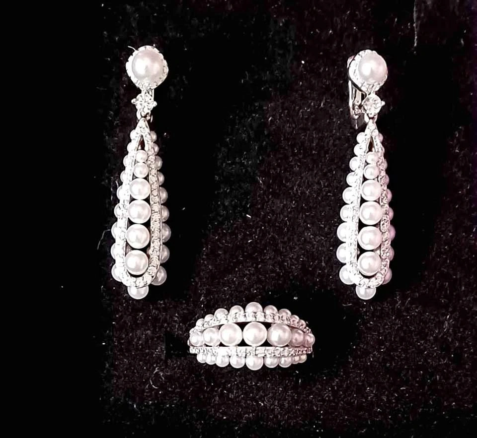 Silver and pearls earring and ring set