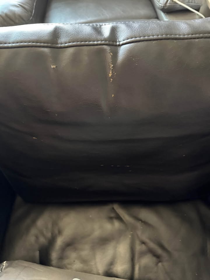 Armchair, no smoking , wear and tear see pic - photo 2