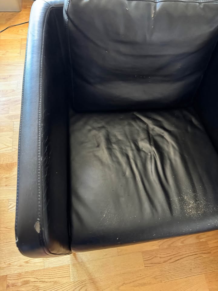 Armchair, no smoking , wear and tear see pic - photo 3