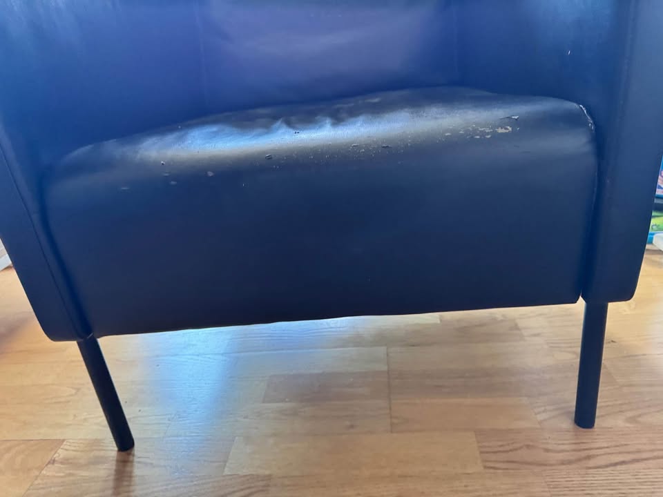 Armchair, no smoking , wear and tear see pic - photo 4