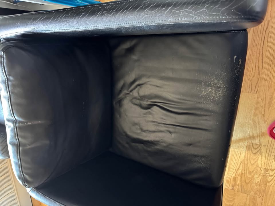 Armchair, no smoking , wear and tear see pic - photo 5