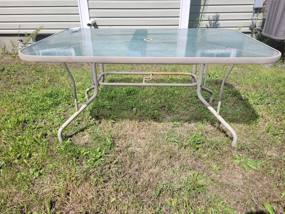 Patio table and 6 chairs - photo 2
