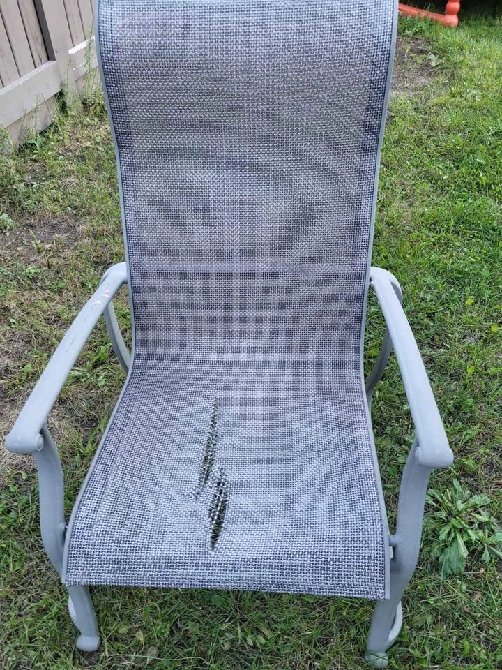 Patio table and 6 chairs - photo 3
