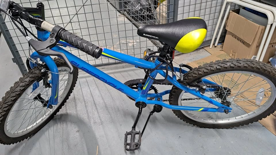 Supercycle Charge 20in Wheel Youth Bike, Blue/Yellow