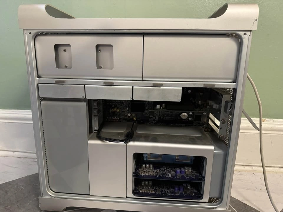 Apple Mac Pro tower - photo 2