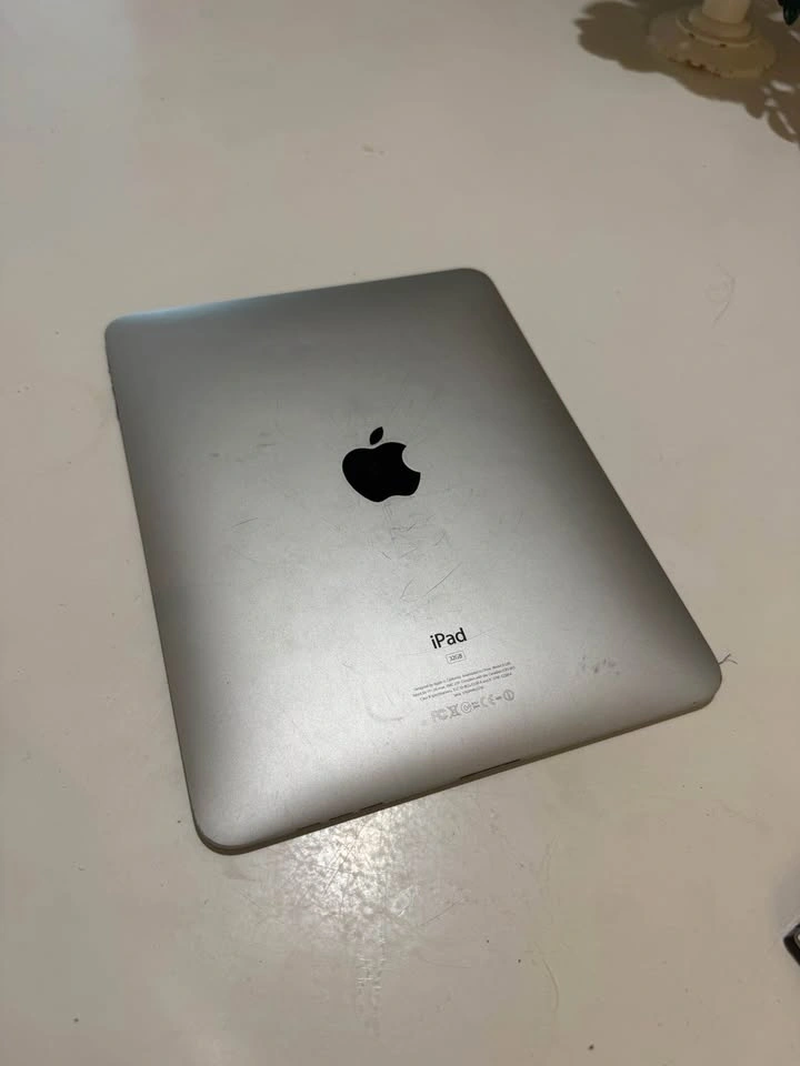 iPad gen 1 - photo 2