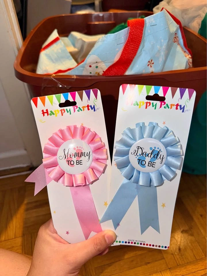 Baby shower pins