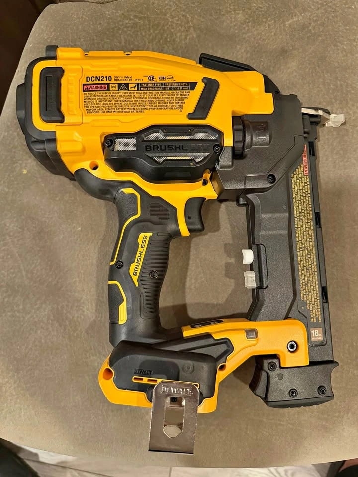 DeWalt DCN210 Cordless Brad Nailer