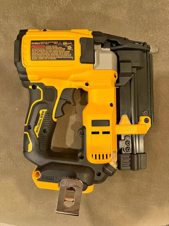 DeWalt 20V Brushless 23GA Pin Nailer DCN623