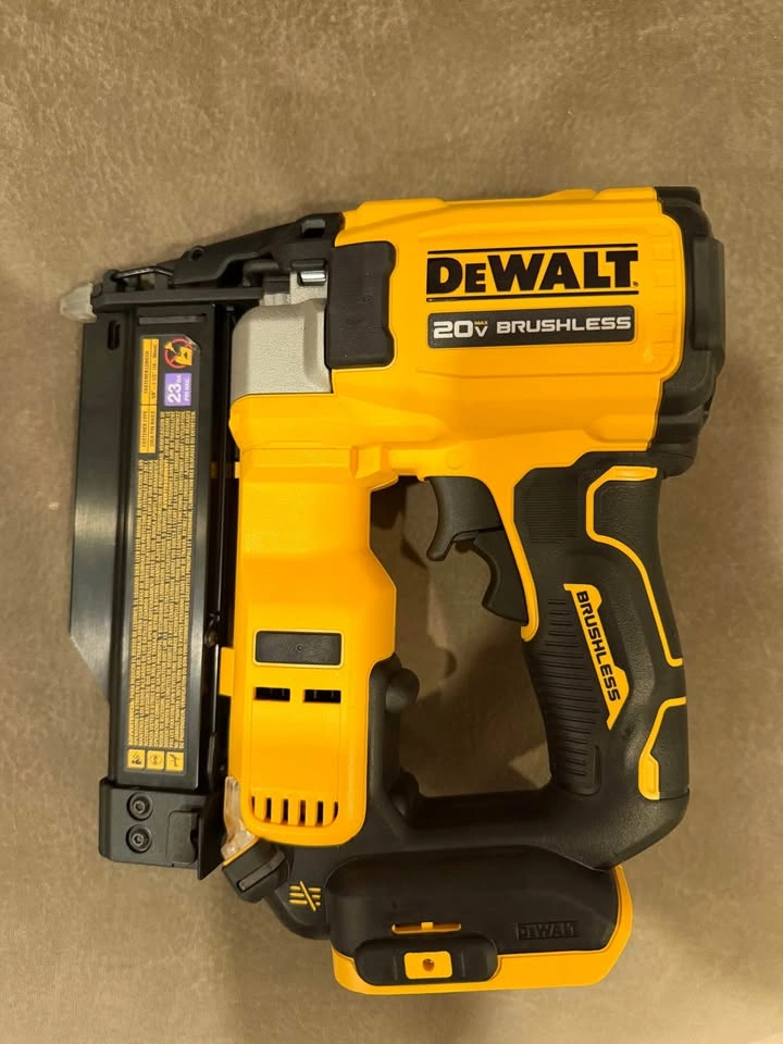 DeWalt 20V Brushless 23GA Pin Nailer DCN623 - photo 2