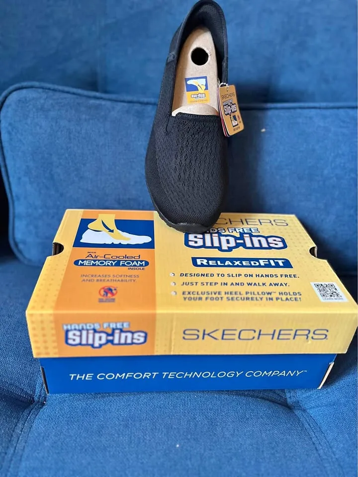 Women’s size 6.5 Skechers slip ins thumbnail