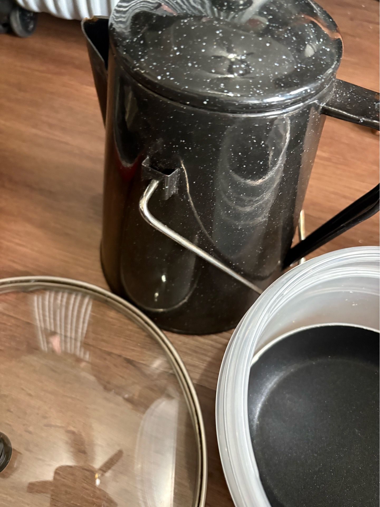 Collection of miscellaneous cookware - photo 4