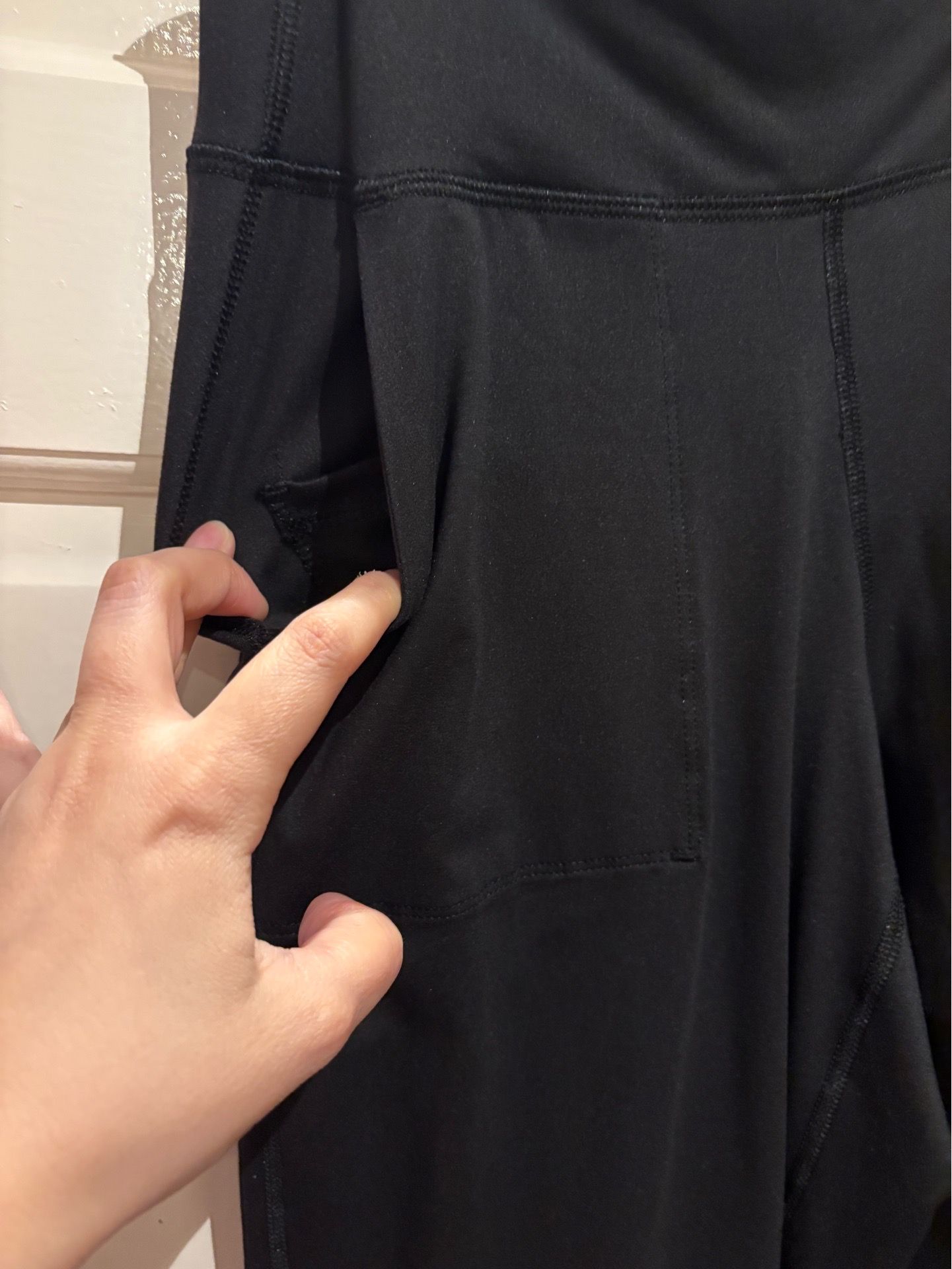 Lululemon black joggers with pockets Size M - photo 3