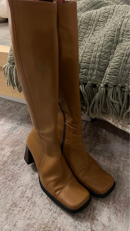 Square toe boots - Italian - Size 35 1/2 - photo 2