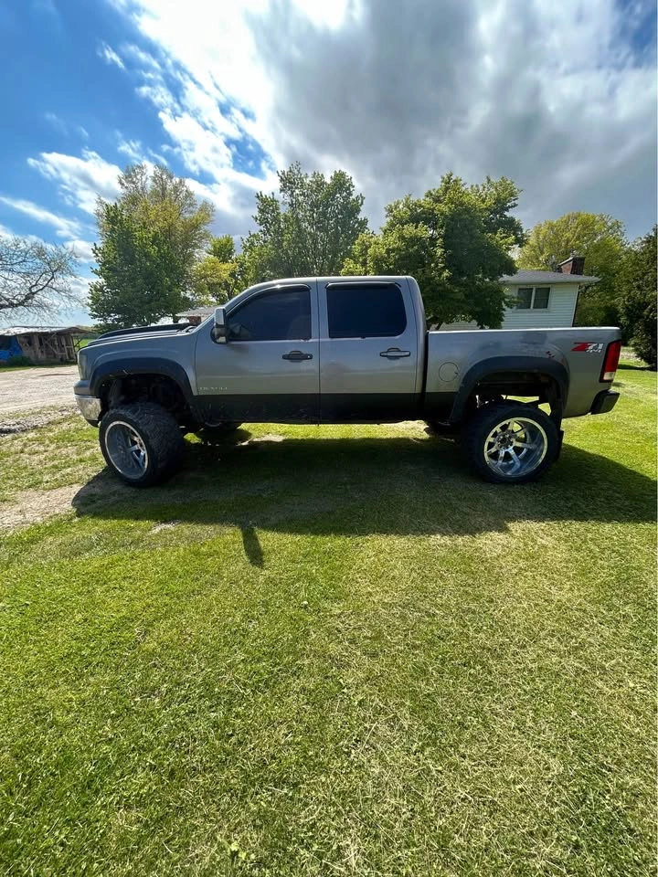 Fuel Wheels with 35x15.50R22LT Tires - photo 2