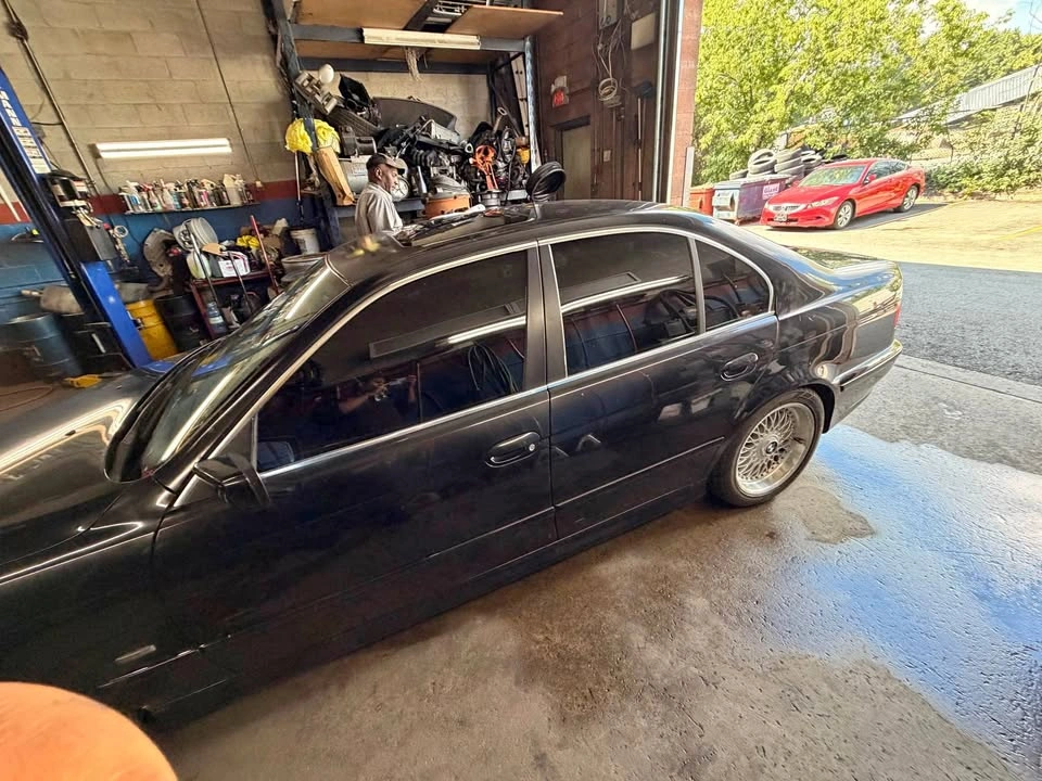 2001 BMW 525i (E39) Black on Black under 200000 km