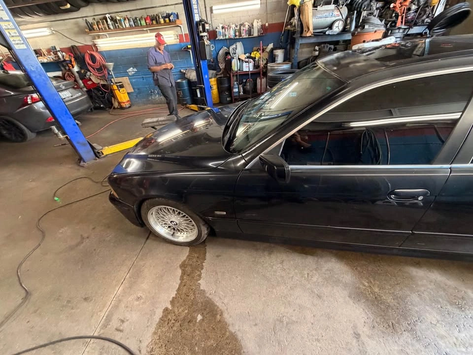 2001 BMW 525i (E39) Black on Black under 200000 km - photo 2